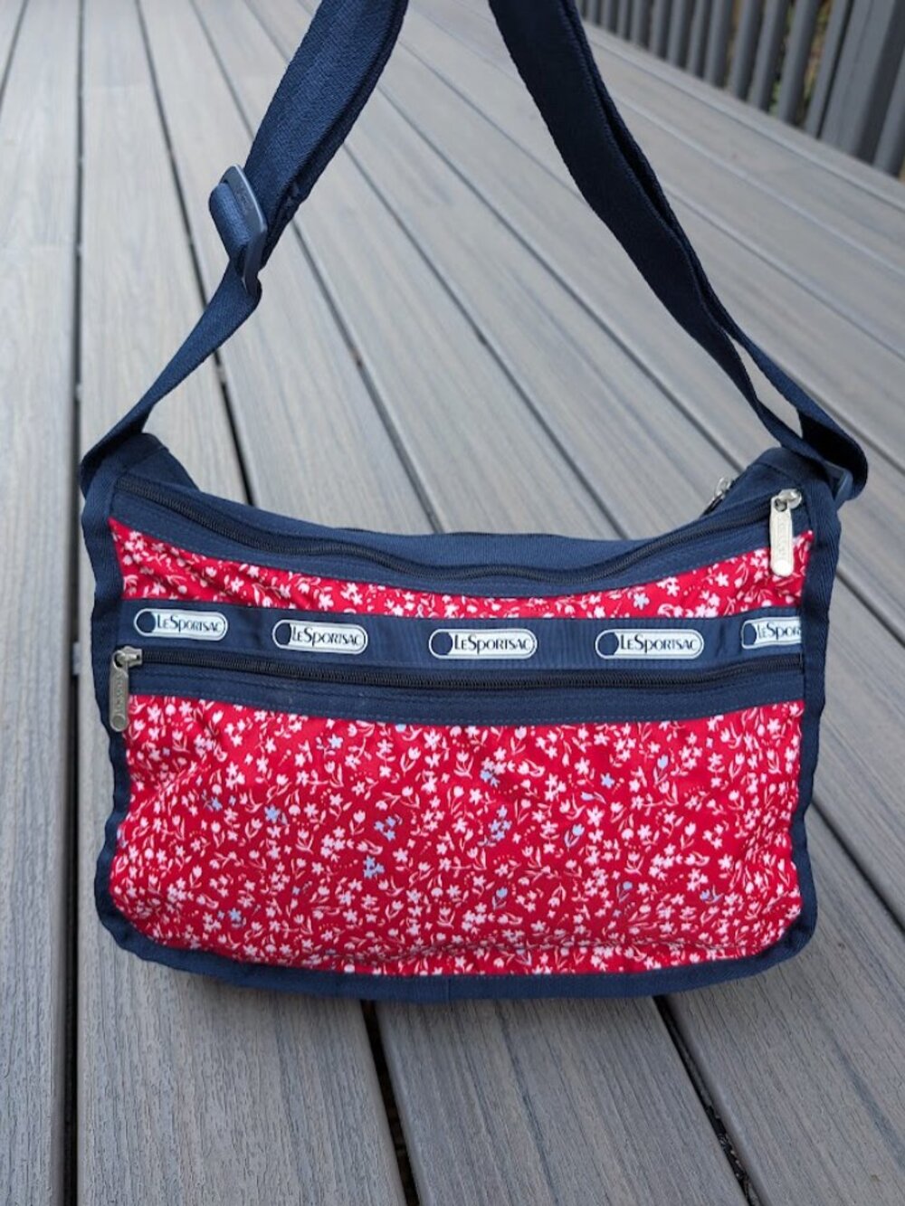 LeSportsac Deluxe Everyday Handbag Red Sailing Floral EUC Lots of Pockets